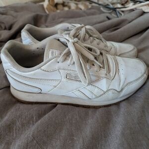 White Sneakers-Reebok
